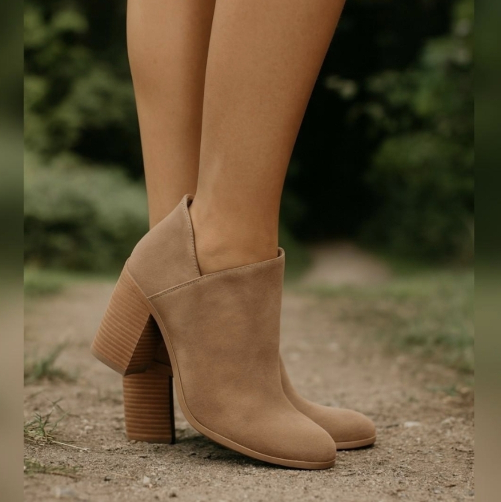 Universal Thread Women's Felaa Taupe Faux Suede Asymmetrical Booties Sz 7.5